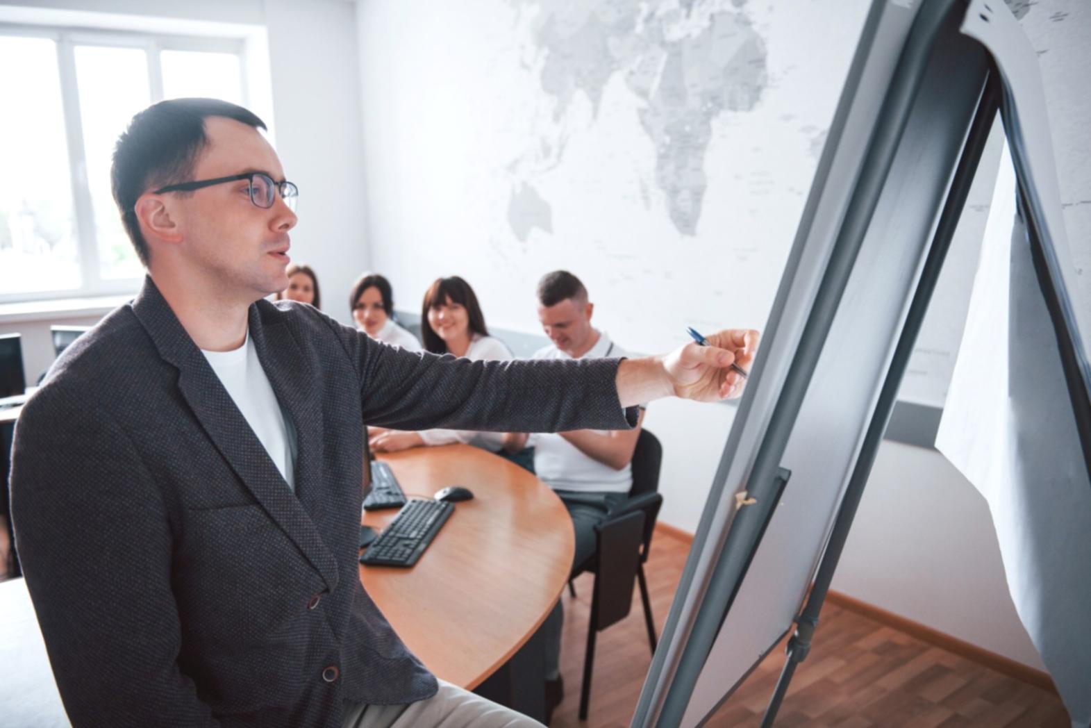 Team arbeitet an Finanzautomatisierung